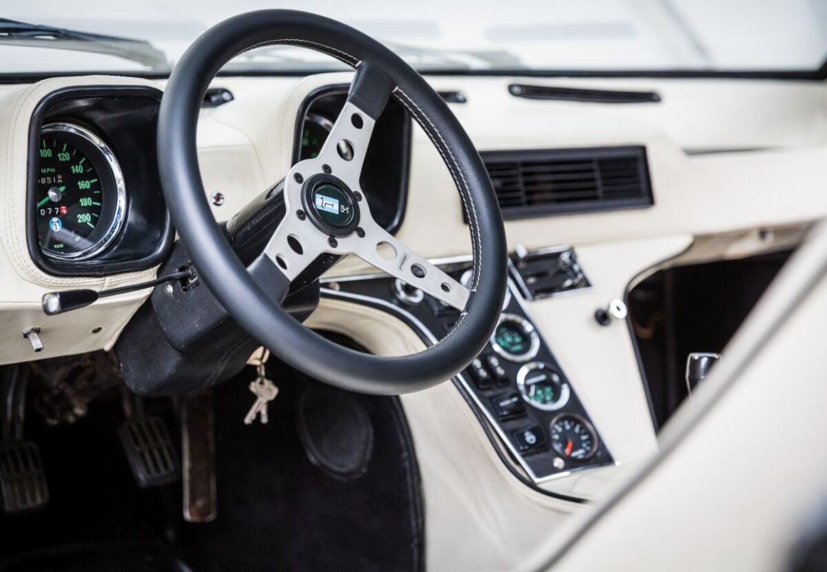 25-1971_DeTomaso_Pantera_GT4.jpg